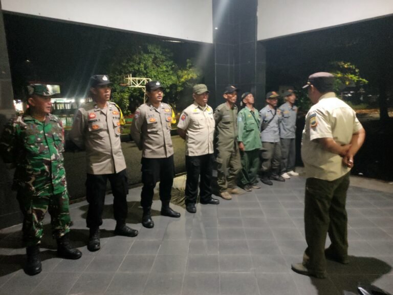 Personil Polsek Tegalwaru Ikuti Apel Malam Gabungan Pengamanan Pawai Takbiran 1447 H