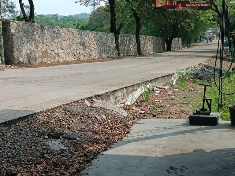 Tidak Presisi Median Jalan Utama Badami – Loji – Tepatnya di Kecamatan Pangkalan Disoal Masyarakat