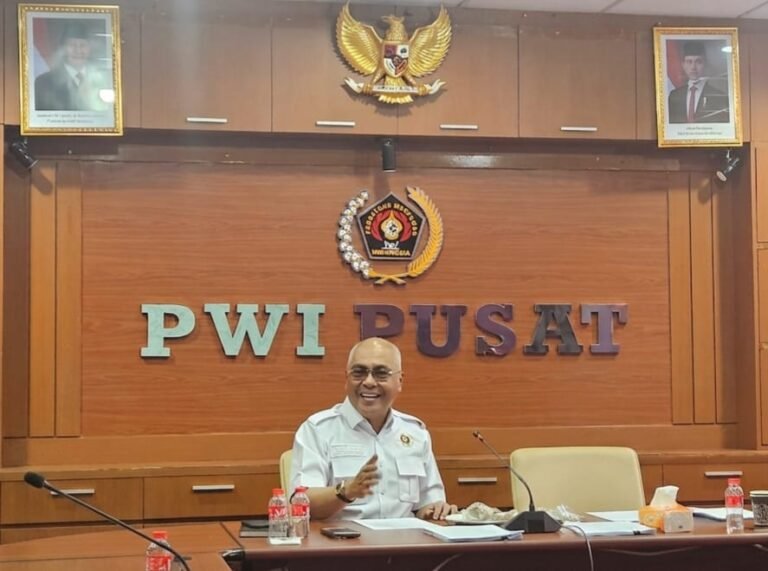 PWI Pusat Minta Hotman Paris Klarifikasi dan Minta Maaf, Tegaskan Martabat Wartawan Harus Dihormati